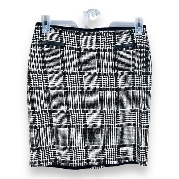 SIZE 10 PETITE TALBOTS BLACK WHITE HOUNDSTOOTH PLAID PENCIL SKIRT LINED RETRO - Picture 1 of 7